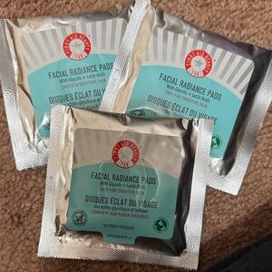 First Aid Beauty Facial Radiance Pads -